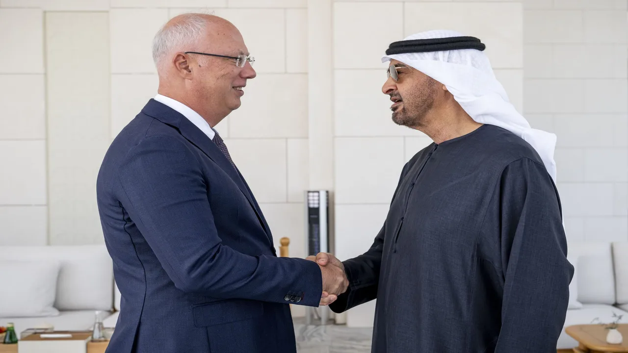 تعاون استراتيجي.. رئيس الدولة يبحث مع مبعوث روسيا تعزيز العمل المشترك في الإمارات